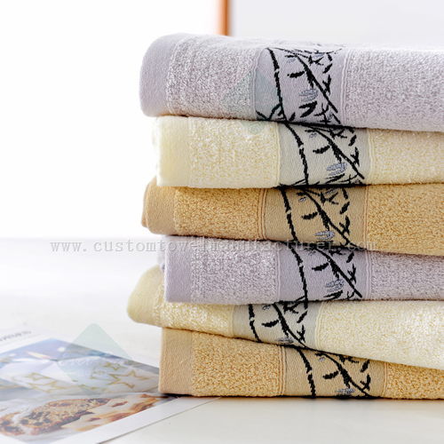 China gold towels Exporter Yarn Dyed Jacquard Pet Pattern Bamboo Towels Manufacturer